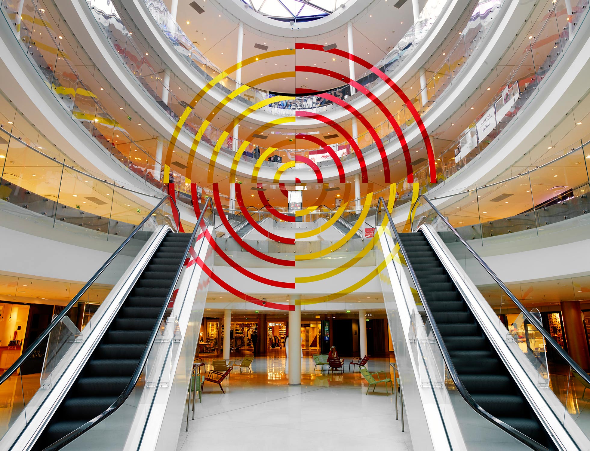 Felice Varini, Spirale jaune rouge — Panoramas, Eva Albarran